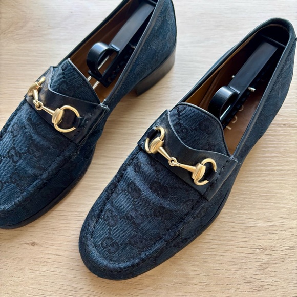 Gucci Men's Black Loafers with Gold Detailing - Picture 3 of 13